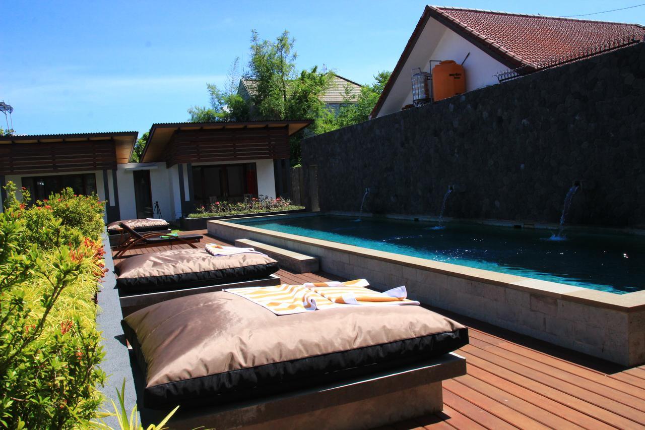 Villa Semut Merah *
