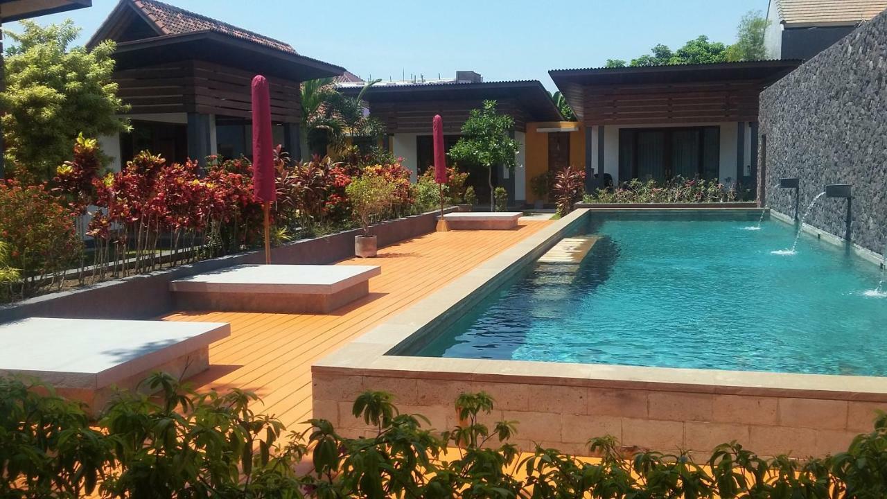 Villa Semut Merah *
